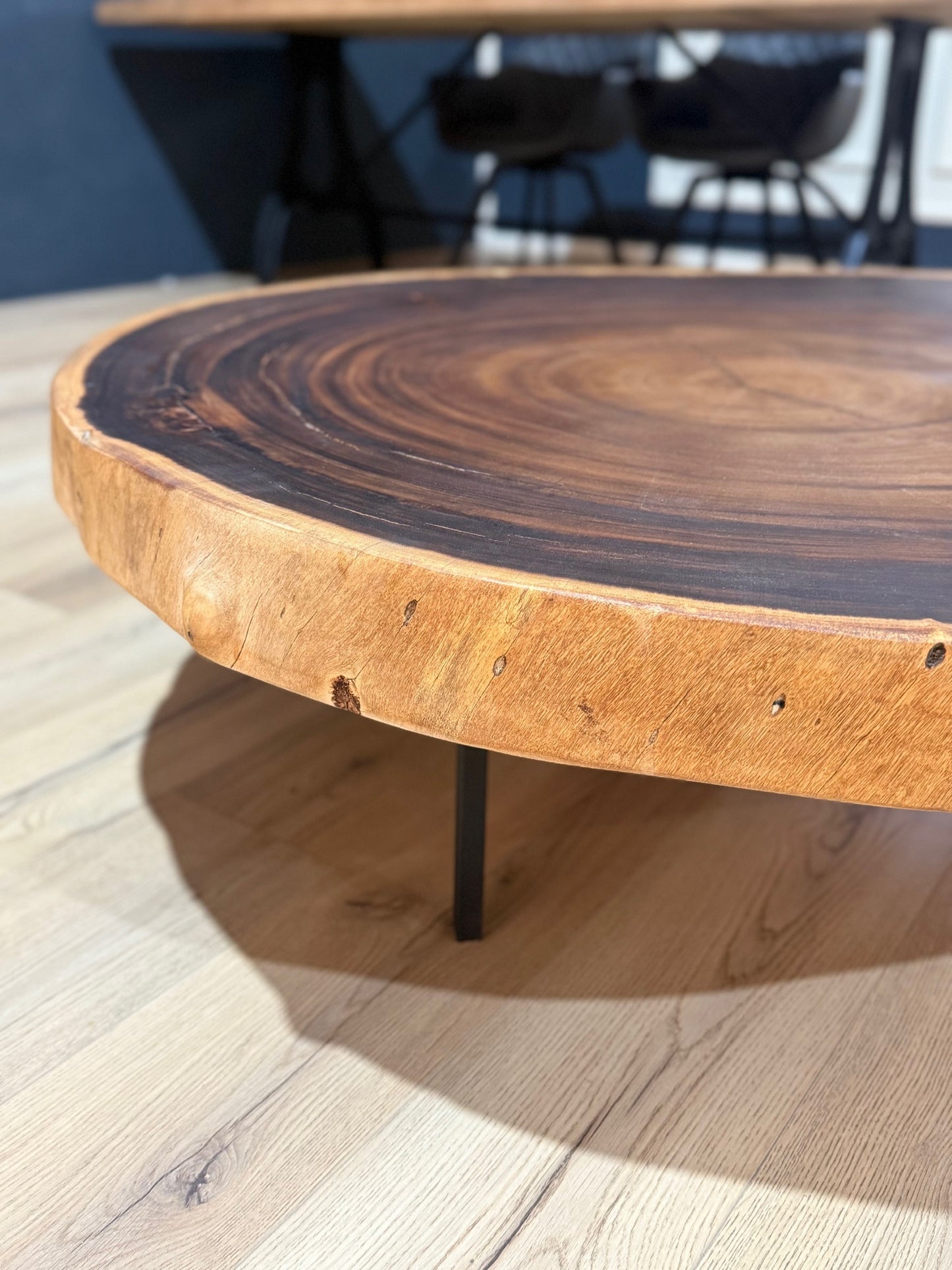 Houtprofiel Salontafel Suar van massief boomstamblad