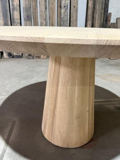 Bekijk deze ronde eiken tafel in onze showroom