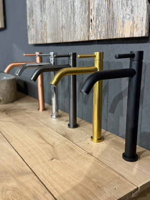 Hoge kraan warm/koud gebogen