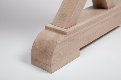 Detail houten poot eettafel