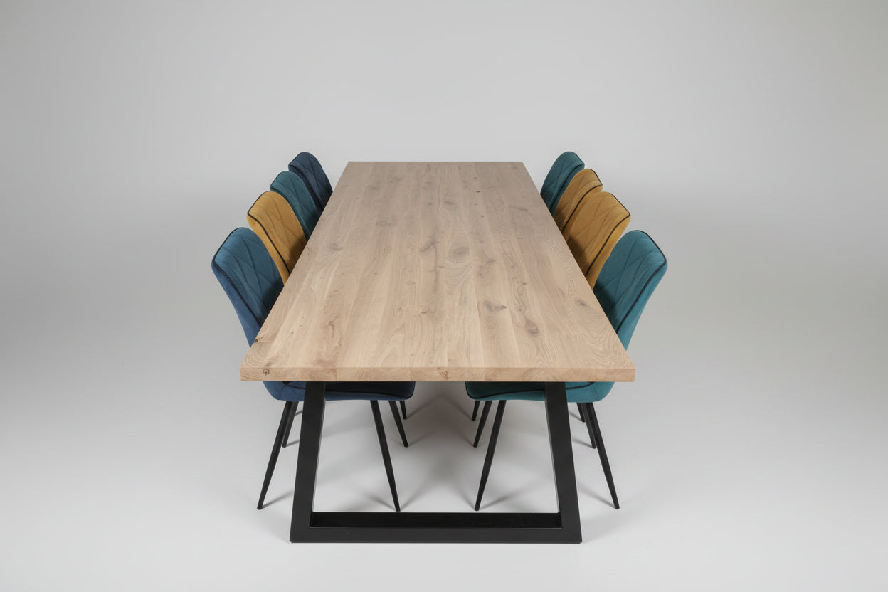 Industriële eettafel van massief eiken