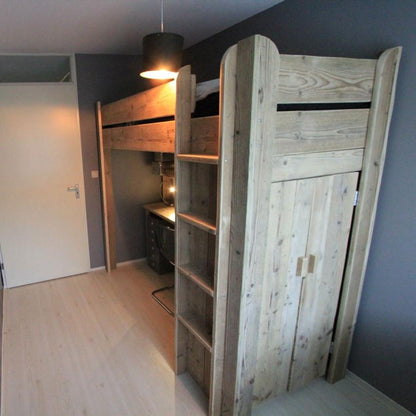 Steigerhouten hoogslaper met trap en uitvalbeveiliging