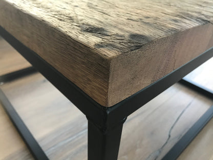 salontafel van scheepsvloer hout closeup